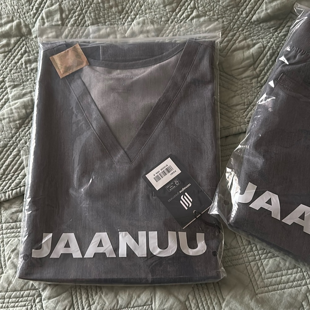 I am selling brand new Jaanuu scrubs. Size medium and Heather Grey!